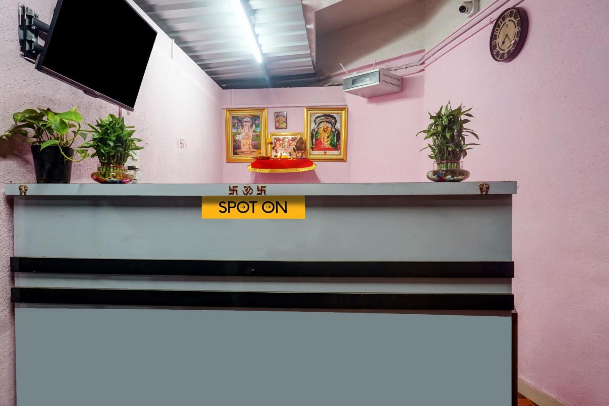 Spot On Samadhan Lodge ปูเน่ ภายนอก รูปภาพ