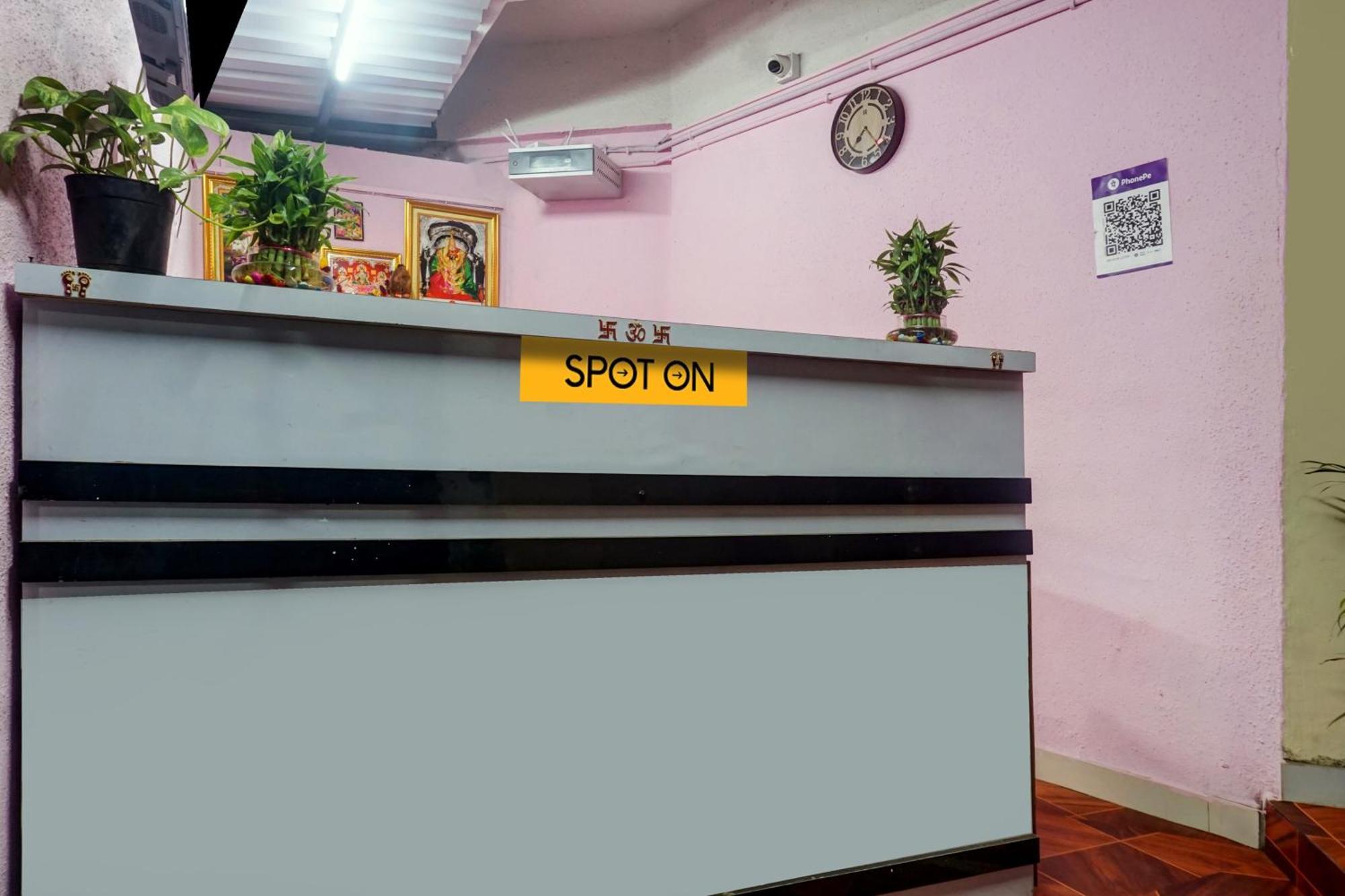 Spot On Samadhan Lodge ปูเน่ ภายนอก รูปภาพ