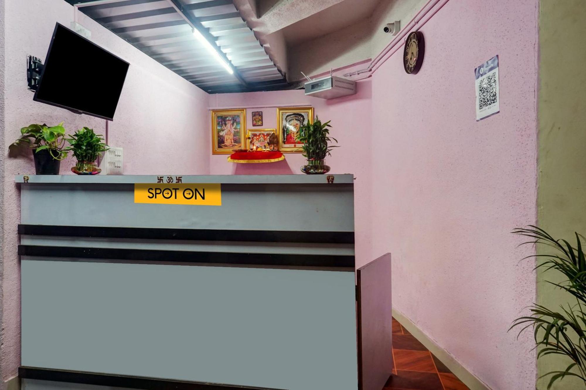 Spot On Samadhan Lodge ปูเน่ ภายนอก รูปภาพ